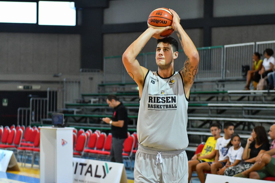 Happy  Casa Brindisi, accordo con il pivot Bogdan Radosavljevic 
