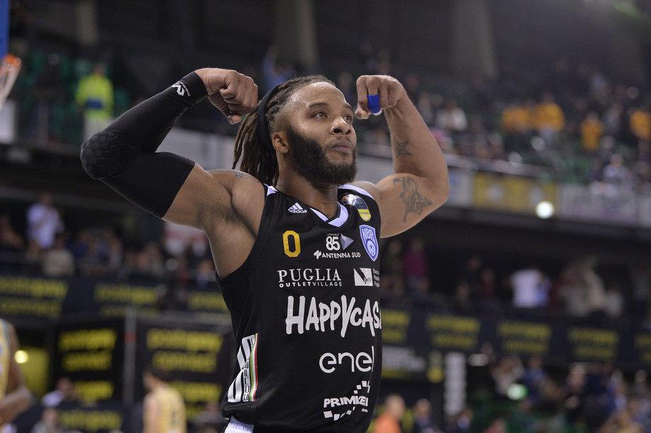 PosteMobile Final Eight: con Banks la Happy Casa Brindisi batte in volata la Sidigas Avellino