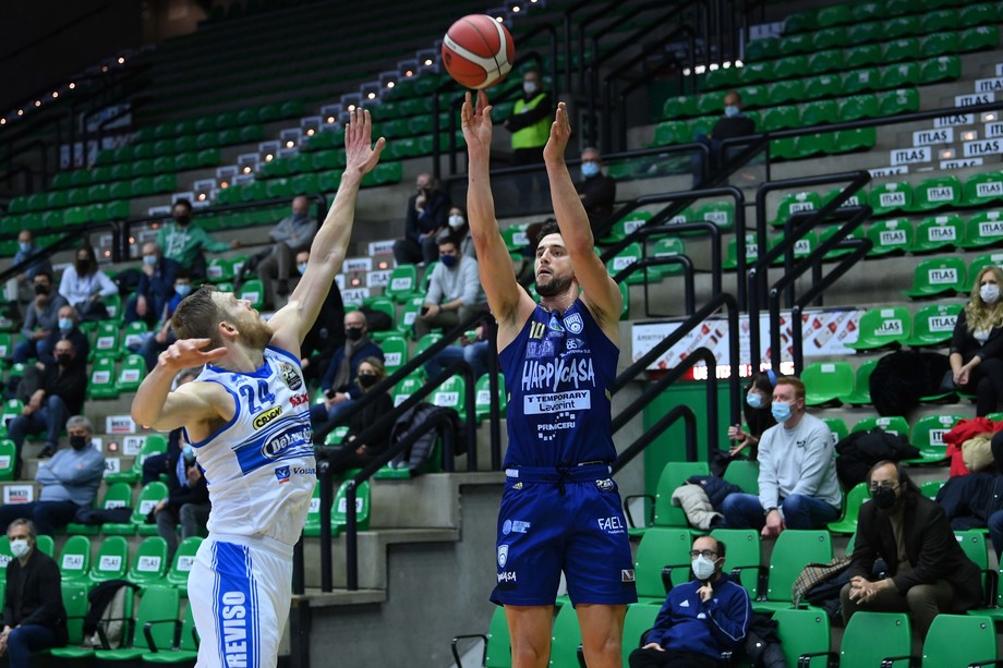 Happy Casa Brindisi, miglior prrova in carriera per Gaspardo (25 punti, 4/5 da 3). Thompson con 15 assist realizza il record nella storia del club