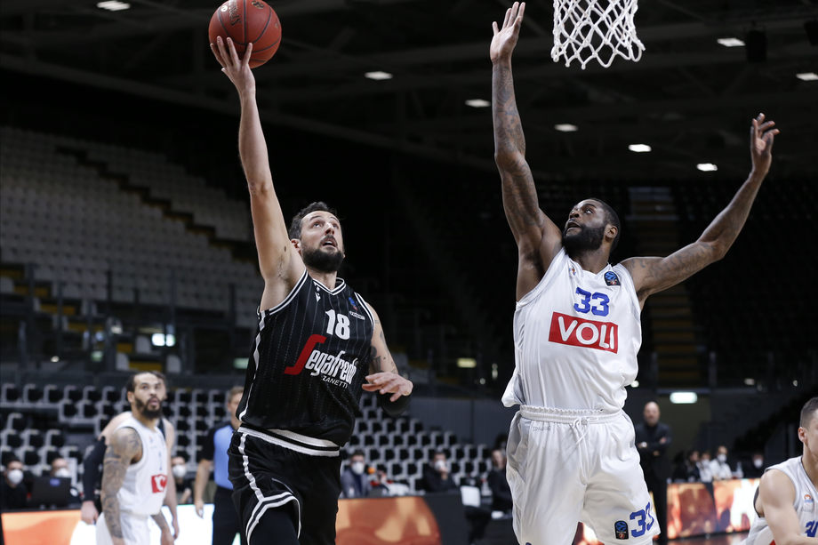 EuroCup: la Virtus Segafredo Bologna accede ai quarti di finale, battuto il Buducnost