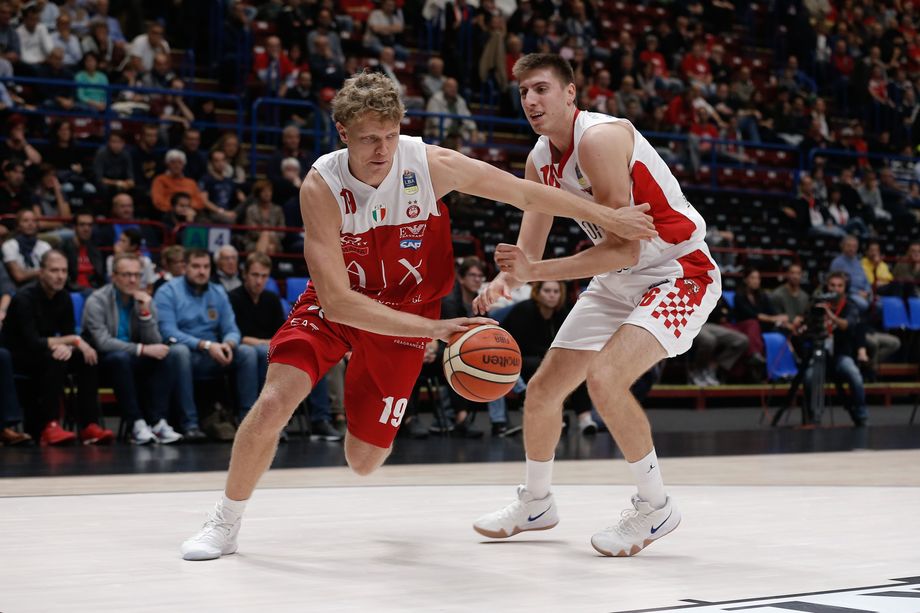 Milano sempre oltre il 50% al tiro nelle prime 3 gare con quasi 100 punti di media. Per Kuzminskas seconda miglior prova in Italia (20)