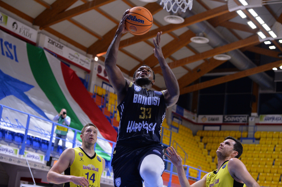 Basketball Champions League: Happy Casa Brindisi sconfitta nel finale dall'Hapoel Holon
