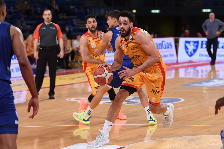 La neopromossa Bertram Tortona ufficializza il pivot Tyler Cain