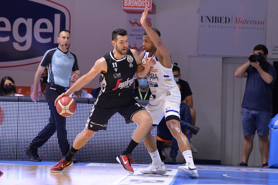 Virtus Segafredo Bologna, nella seconda vittoria a Brindisi Ricci alla prima 'doppia doppia' nei Playoff con 15 punti e 11 rimbalzi (record personale)