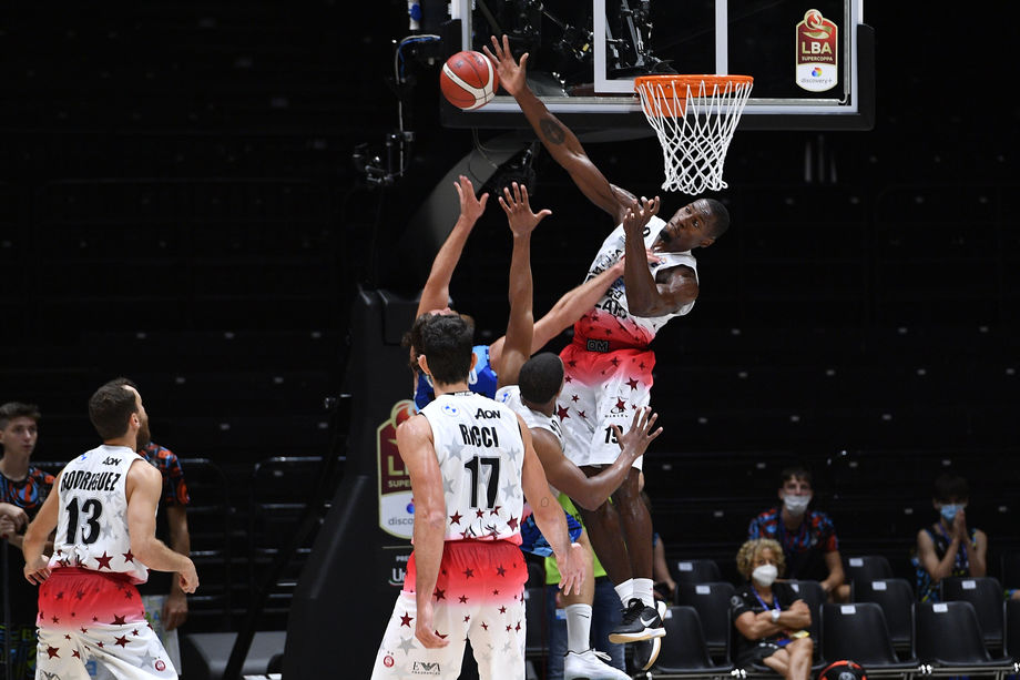 Discovery + Supercoppa - Quarti di finale: troppa Milano per Treviso, l'Armani Exchange batte la Nutribullet 108-60 ed è la terza semifinalista