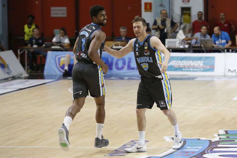 La Vanoli pareggia la serie grazie a Saunders (18 punti). Diener supera quota 250 assist con la maglia di Cremona