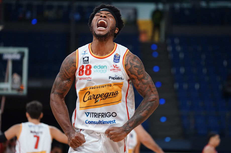 Carpegna Prosciutto Pesaro, con Milano Tambone all'‘high’ stagionale di punti (21). Settima ‘doppia-doppia’ per Jones (14 punti e 14 rimbalzi)