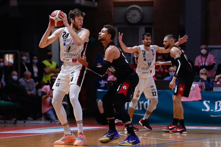 La 28ª giornata si apre con Virtus Segafredo Bologna - Bertram Tortona venerdì alle 21