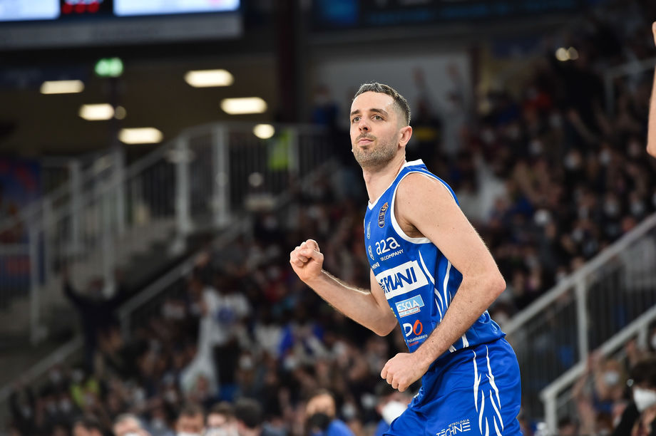 Germani Brescia, contro Milano arriva l'11ª vittoria consecutiva. Della Valle è il primo in questa stagione a raggiungere quota 400 punti segnati