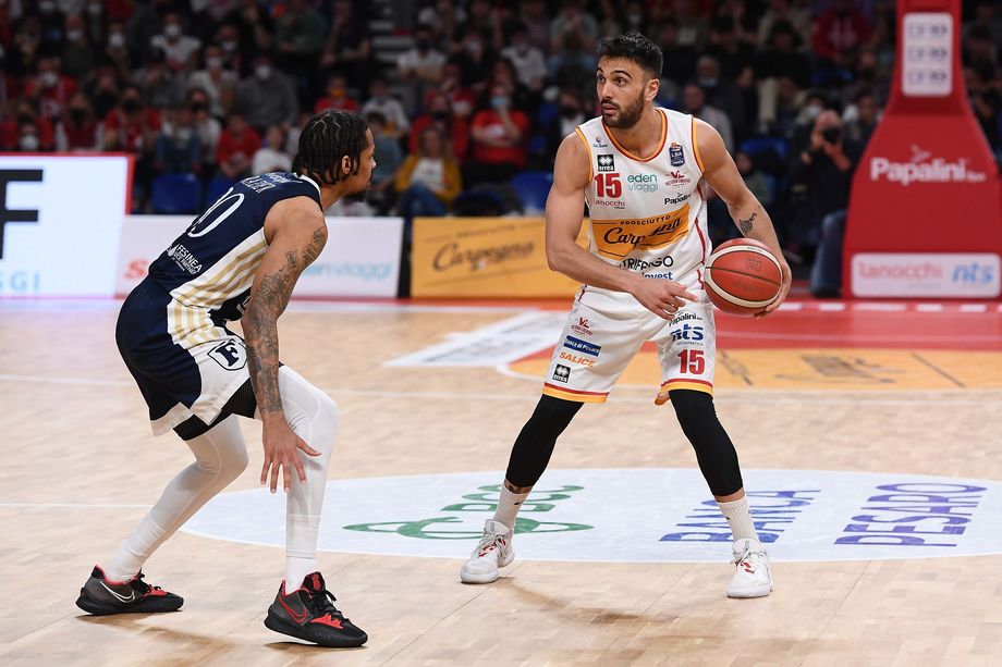 Carpegna Prosciutto Pesaro, parla Tambone: “A Trento match spartiacque anche per lanciarci verso i playoff. Mejeris? La nostra svolta, mi ricorda Stonerook”