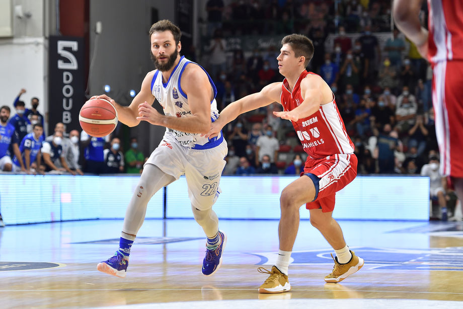 NutriBullett Treviso – Banco di Sardegna Sassari: Stefano Gentile festeggia la 100ª presenza in campionato con la Dinamo