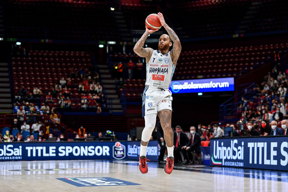 Happy Casa Brindisi, intervento perfettamente riuscito per D'Angelo Harrison