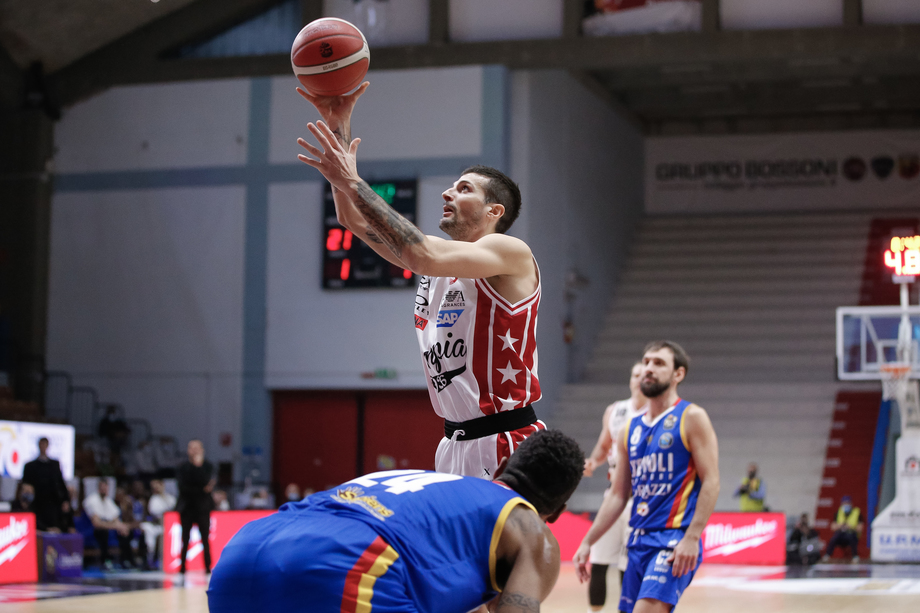Serie A UnipolSai: la domenica si apre con De'Longhi Treviso - A|X Armani Exchange Milano. Cinciarini a 2 assist da quota 1.300 in A
