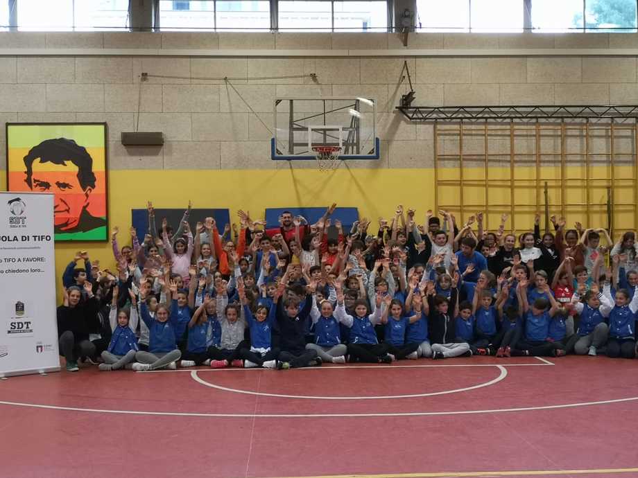 La tappa di 'Scuola di Tifo'  a Varese con 200 bambini coinvolti