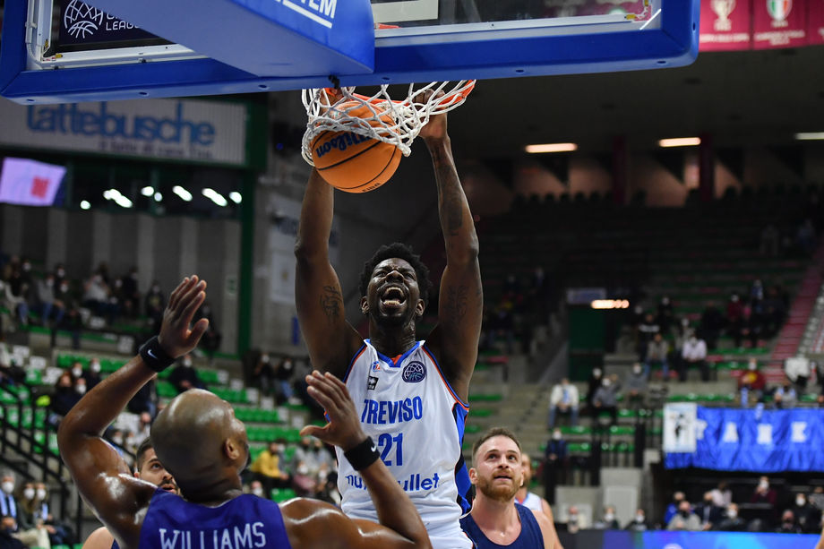 BCL, Sims e Russell trascinano la Nutribullet Treviso in Gara 1 di play-in contro il Lavrio
