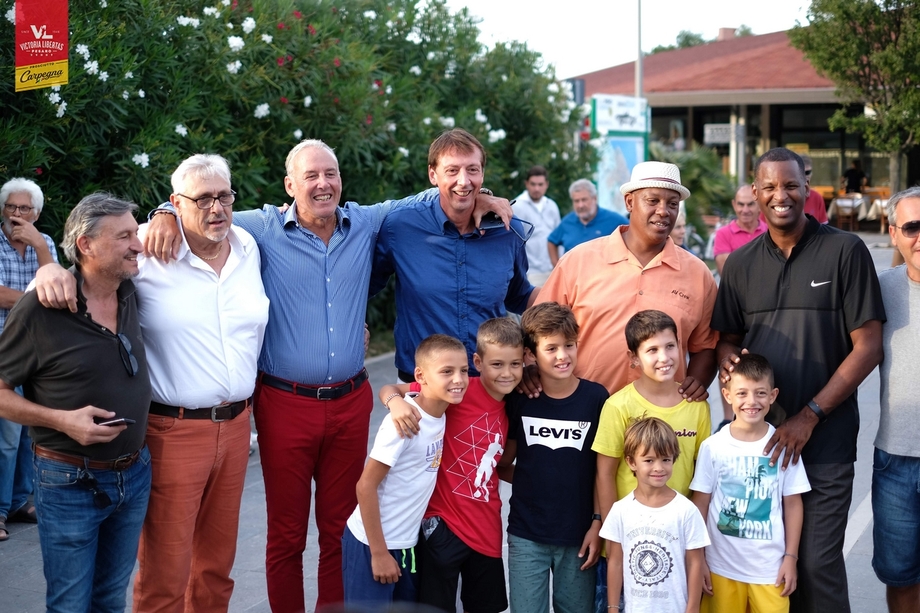 Passato e presente insieme: la passione per la Carpegna Prosciutto Basket Pesaro è sempre accesa