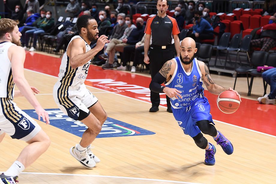 Banco di Sardegna Sassari - Fortitudo Kigili Bologna con David Logan a -5 dai 1600 punti segnati in maglia Dinamo in Serie A