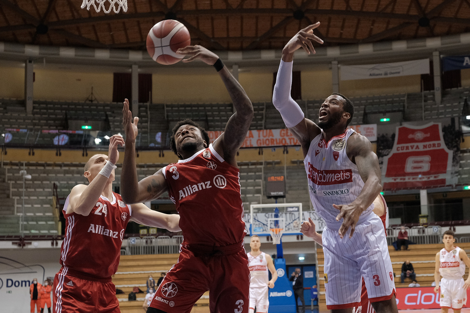 Serie A UnipolSai: nel recupero l'Allianz Trieste batte l'Openjobmetis Varese