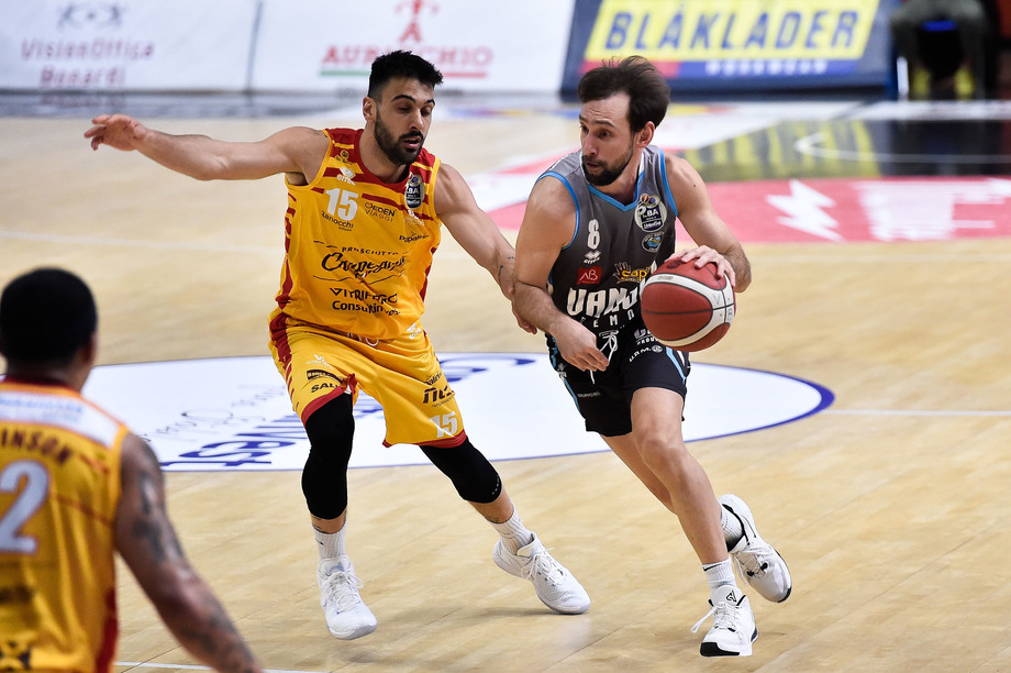 Serie A UnipolSai: Vanoli Cremona al successo contro la Carpegna Prosciutto Pesaro