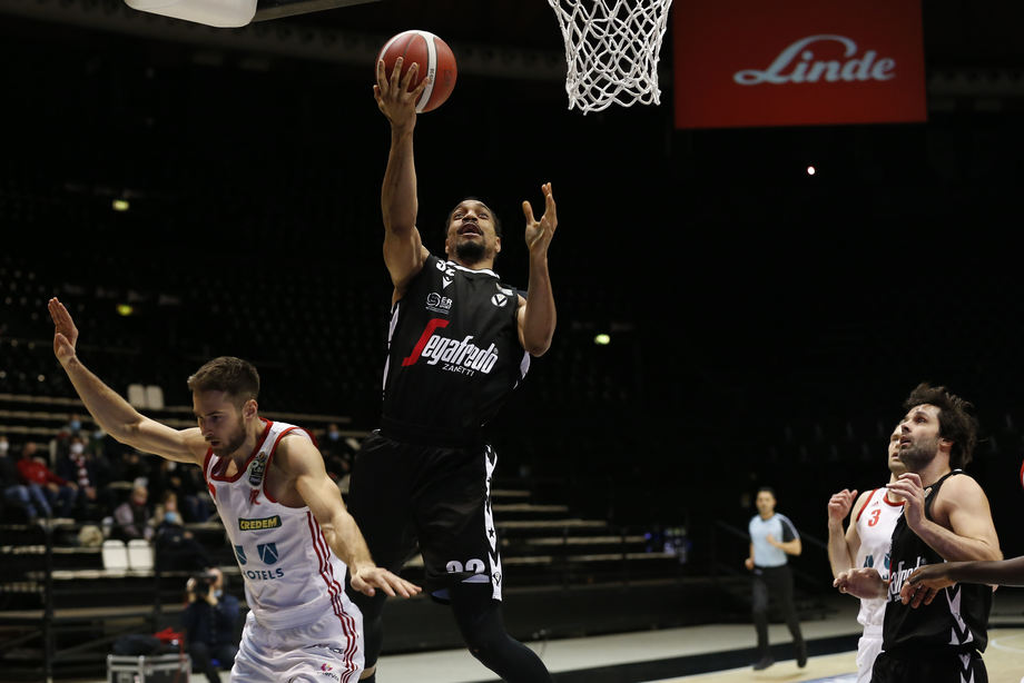 Virtus Segafredo Bologna, arriva la prima 'doppia doppia' in stagione per Hunter (20 punti e 10 rimbalzi)