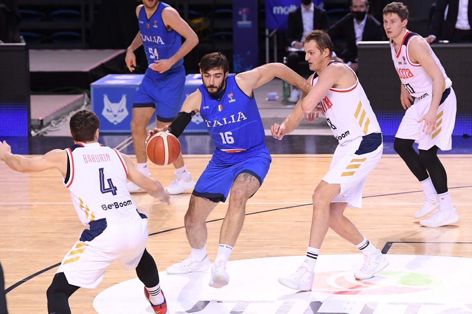 Con la Russia terza vittoria in tre gare e azzurri imbattuti nel Gruppo B. 27 punti e 'career high' in Nazionale per Amedeo Tessitori