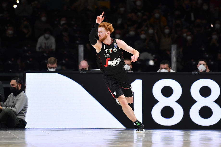 Virtus Segafredo Bologna, contro Napoli Nico Mannion firma la prima ‘doppia-doppia’ della sua carriera in Serie A