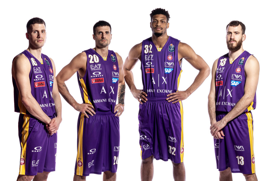 L'Olimpia a Pesaro in memoria di Kobe. Giorgio Armani: 'È il nostro modo di ringraziarlo ancora'