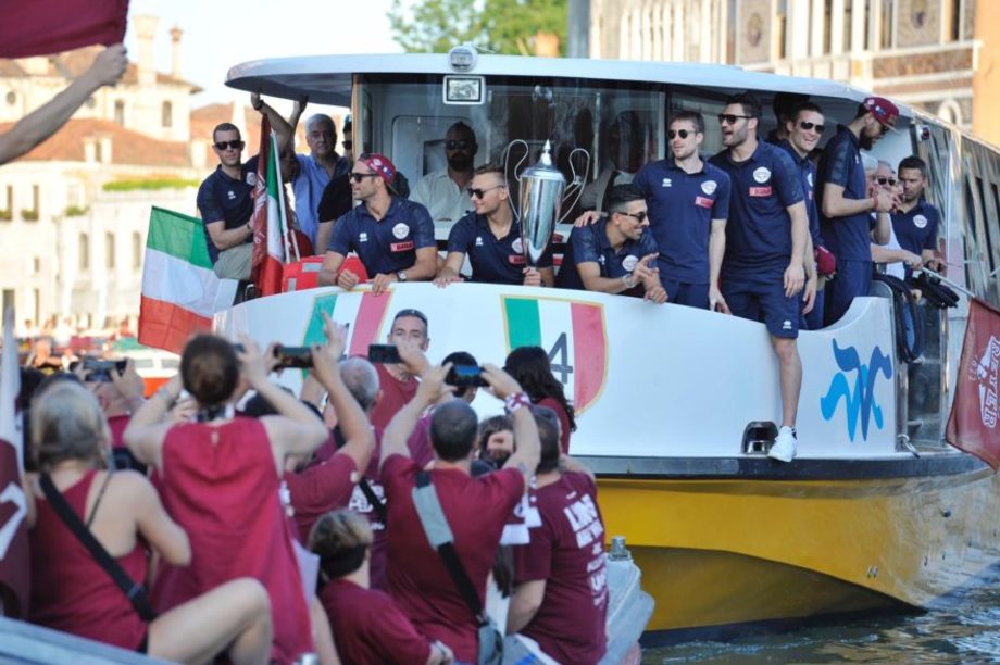 L'abbraccio di Venezia alla Umana Reyer tricolore