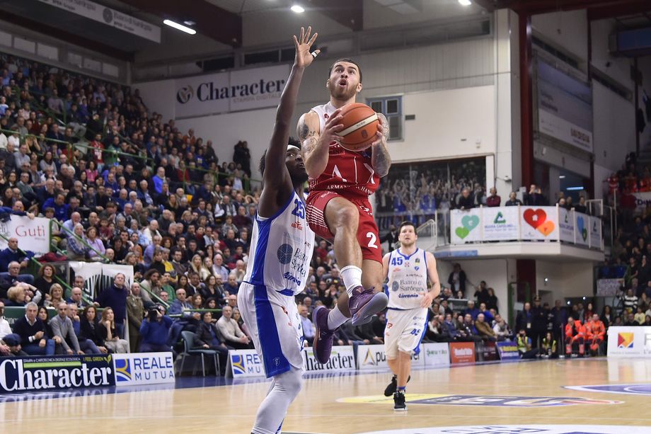 A|X Armani Exchange, 10° successo consecutivo. E James entra nella Top Ten di tutti i tempi per assist (15 a Sassari)