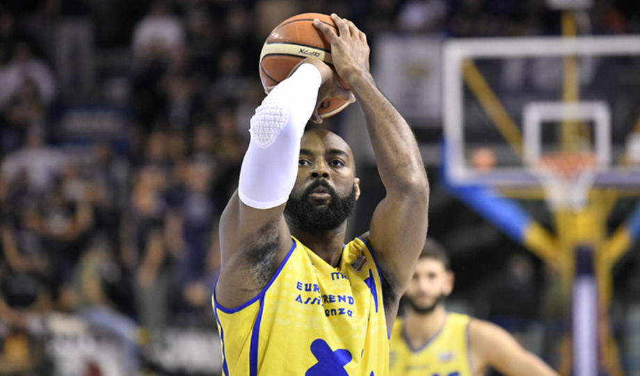 L'Openjobmetis Varese ingaggia il pivot Jeremy Simmons