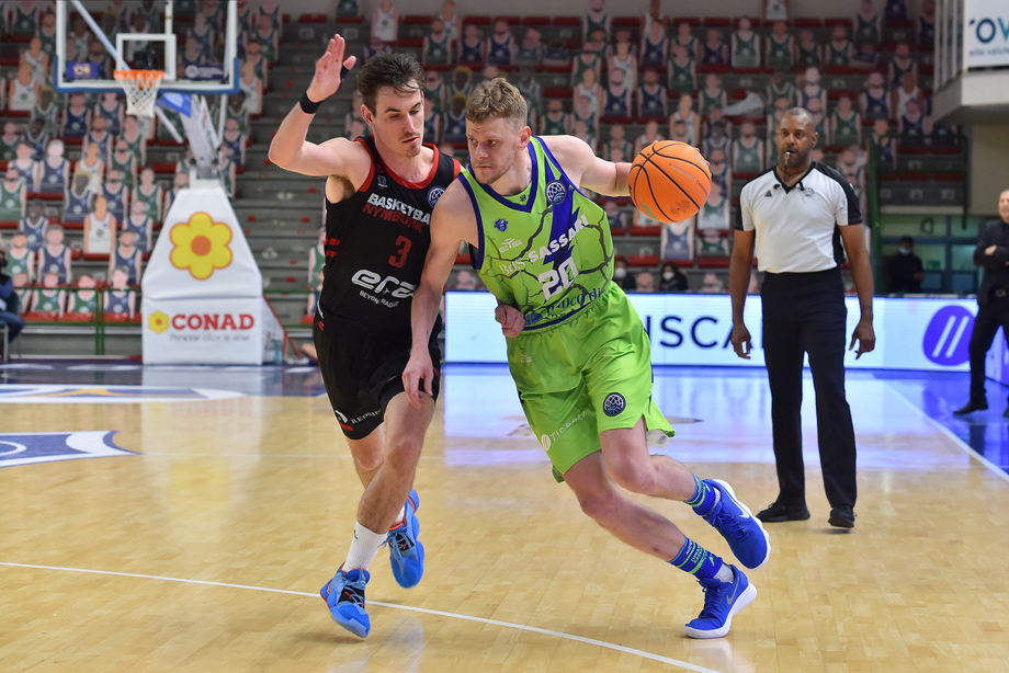 Basketball Champions League: il Banco di Sardegna Sassari sconfitto in casa dal Nymburk