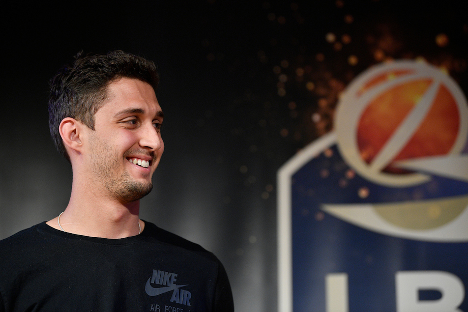 Davide Moretti a #LBAMercato: 'Milano mi ha cercato fortemente. Ho scelto di indossare il numero 3 per la prossima stagione' 
