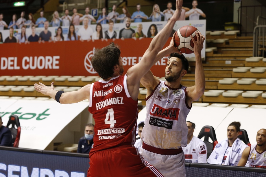Umana Reyer Venezia, a Trieste record stagionale di squadra da 3 con il 63% (17/27) con Tonut (6 triple) e Campogrande (4 e 'season high' con 12 punti) protagonisti
