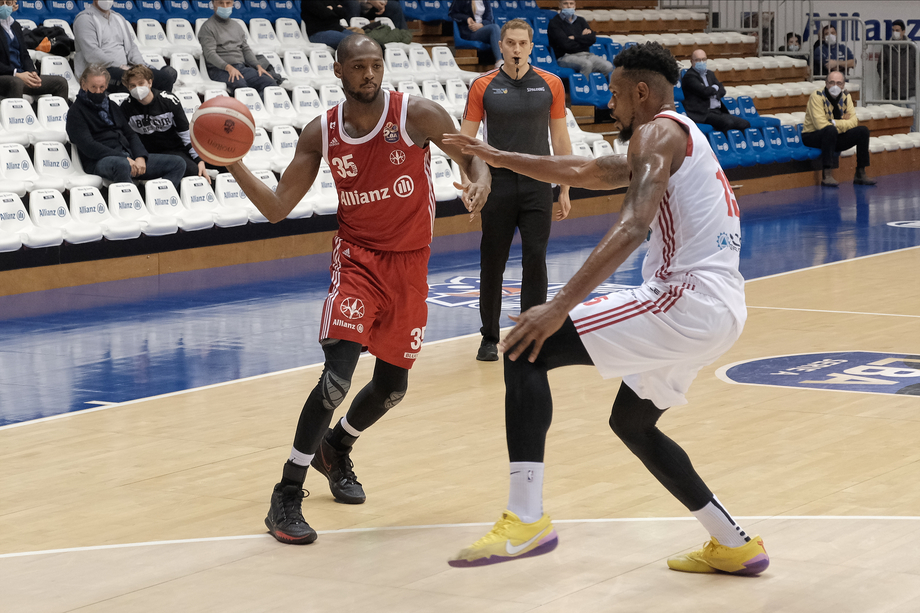 Nel recupero l'Allianz Pallacanestro Trieste prosegue la sua striscia: UNAHOTELS Reggio Emilia sconfitta 