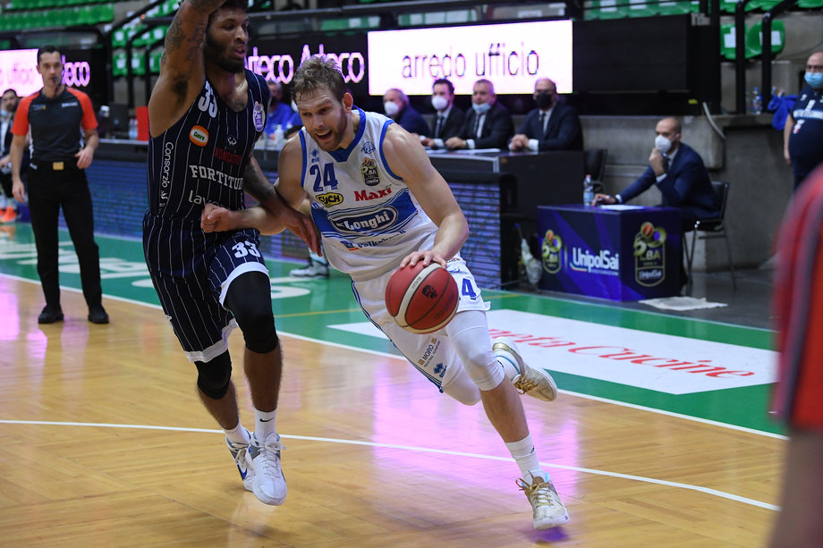 Serie A UnipolSai: il posticipo è della De'Longhi Treviso che rimonta la Fortitudo Lavoropiù Bologna