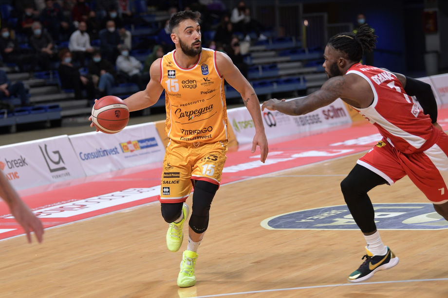 La domenica della 23ª giornata si apre alle 17 con la 139ª sfida tra Carpegna Prosciutto Pesaro e Openjobmetis Varese