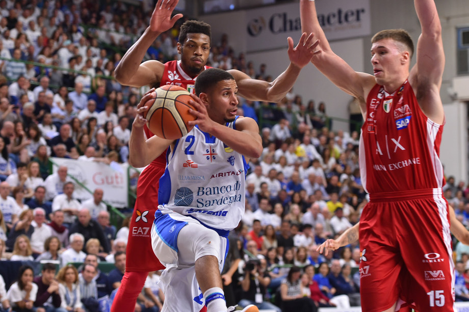 Jaime Smith entra nella storia di Sassari: eguagliati Drake Diener e David Logan per triple in una gara (7 con 29 punti in 32 minuti, miglior prova personale in Italia)