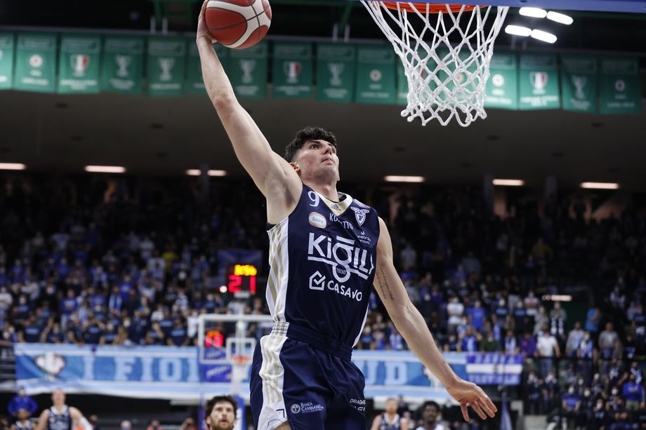 Fortitudo Kigili Bologna, la scalata di Procida: “L’obiettivo è la salvezza della squadra, poi vedrò per il Draft NBA. Il derby? Sfida particolare”