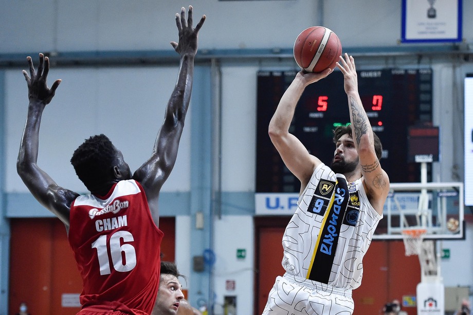 Eurosport Supercoppa: prima vittoria per la Vanoli Cremona, UNAHOTELS Reggio Emilia sconfitta