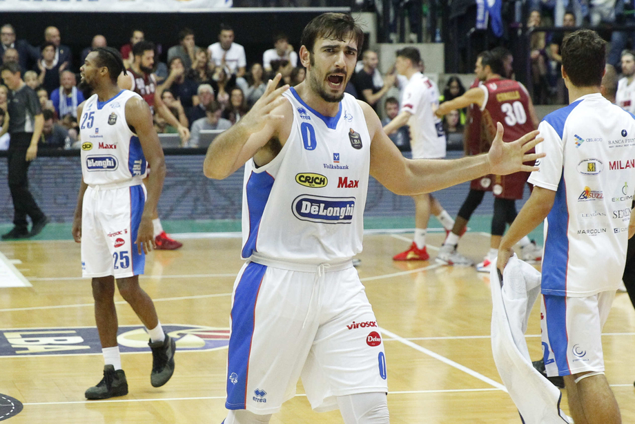 Negli altri 2 anticipi la Segafredo Bologna prosegue la marcia, la De' Longhi Treviso vince il derby veneto tornato dopo 7 anni
