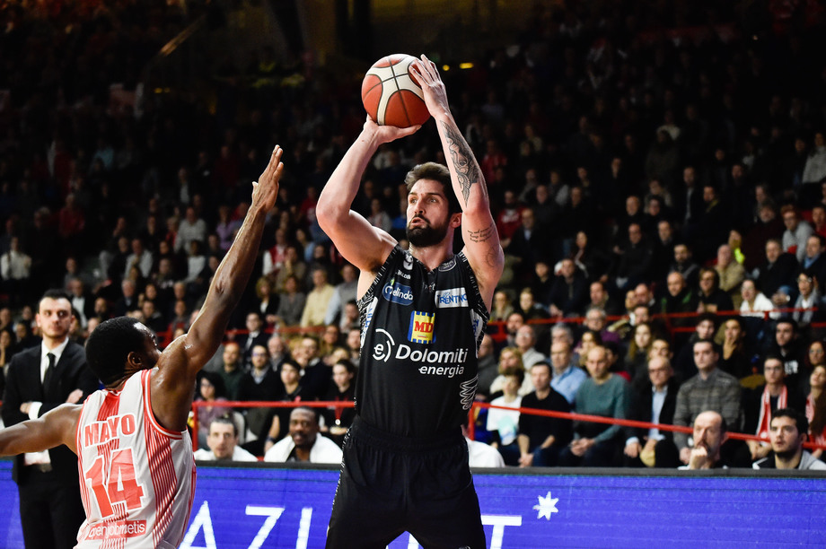 La Dolomiti Energia vola con le triple di Mian (5, 'career high' eguagliato) e Blackmon (7, nuovo record personale in Italia)