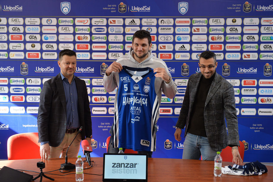 L'Happy Casa Brindisi presenta Alessandro Gentile: "Felice di rappresentare una squadra del Sud"