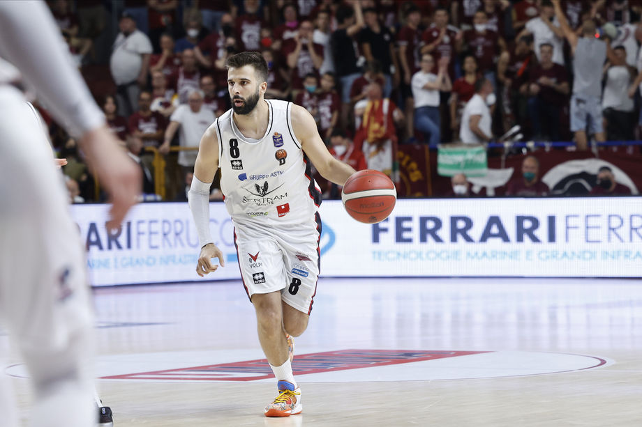 Bertram Tortona, la carica di capitan Tavernelli: “Anno pazzesco, con la Virtus scenderemo in campo decisi. Grande meriti alla società e coach Ramondino”