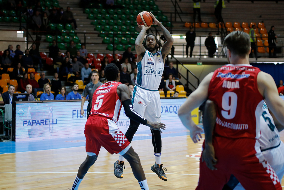 Acqua S. Bernardo, chiusa la serie negativa con super Jefferson (seconda volta a quota 25 con record di valutazione)