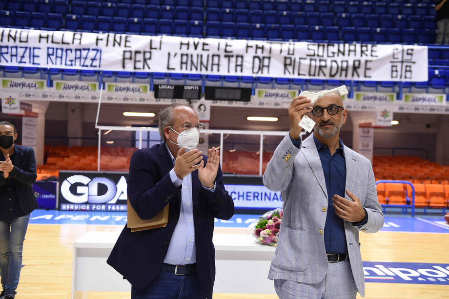 La festa dell'Happy Casa Brindisi: consegnate le chiavi della città a Frank Vitucci