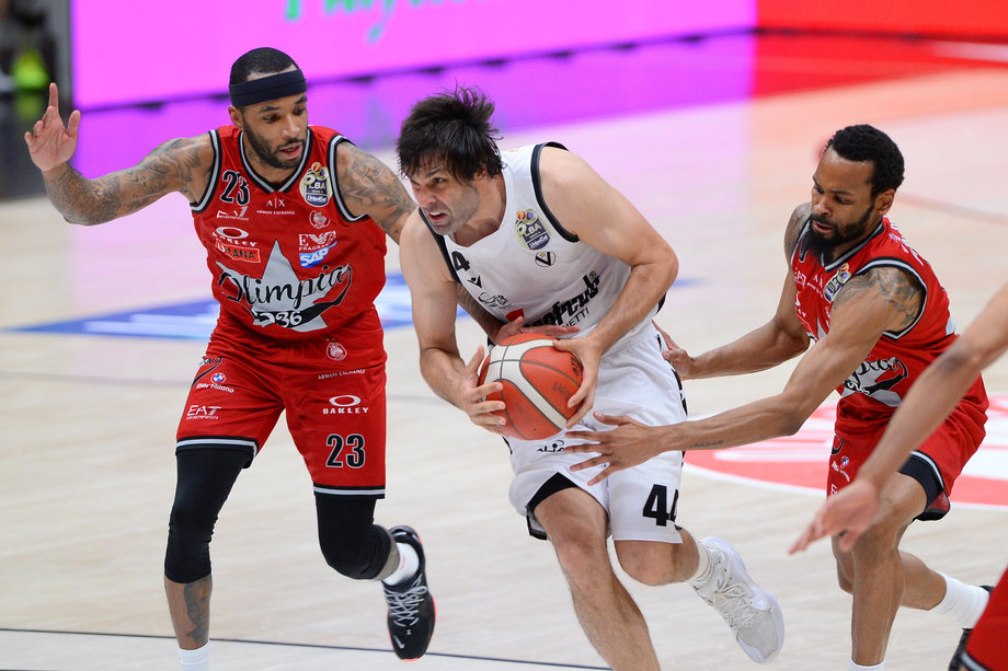 La Virtus Segafredo Bologna ribalta subito il fattore campo e si prende gara 1 battendo l'A|X Armani Exchange Milano