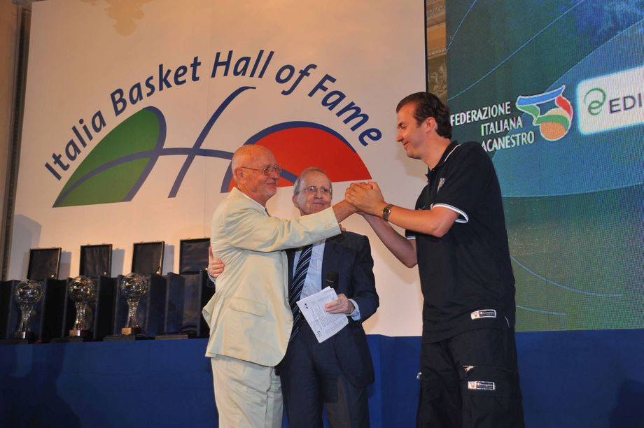 La scomparsa di Arnaldo Taurisano, leggenda del nostro basket: ha fatto grande Cantù