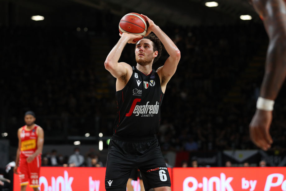 Pajola e la sua crescita nella Virtus Segafredo Bologna: “Sono nel posto giusto al momento giusto. Hackett? Persona d’oro e giocatore forte”