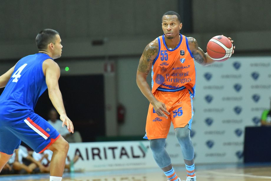Il Trofeo 'Air Italy' è del Banco di Sardegna: sconfitto l'Efes Pilsen. Jerrells è l'MVP
