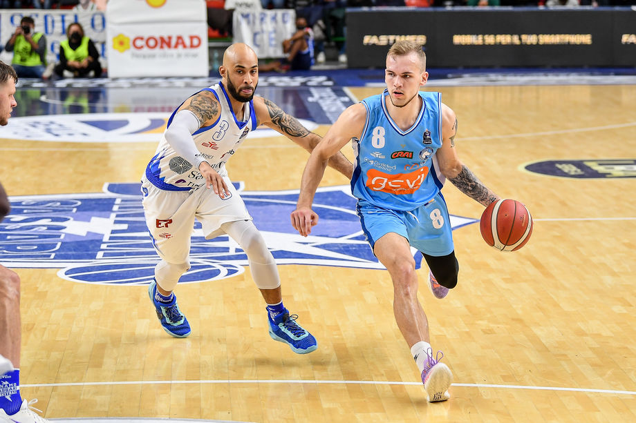 GeVi Napoli - Banco di Sardegna Sassari chiude la 28ª giornata domenica alle 20.45 su Rai Sport HD